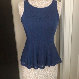 LIKE NEW KENSIE sleeveless lace insert peplum top size S blue color